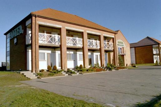 Greenline Hotel Hellfeld Нойбранденбург Экстерьер фото