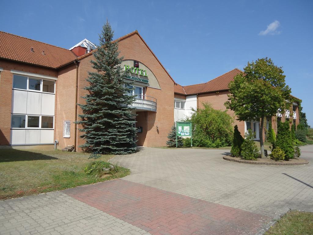 Greenline Hotel Hellfeld Нойбранденбург Экстерьер фото