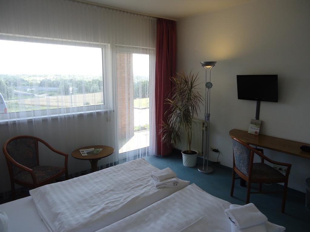 Greenline Hotel Hellfeld Нойбранденбург Экстерьер фото